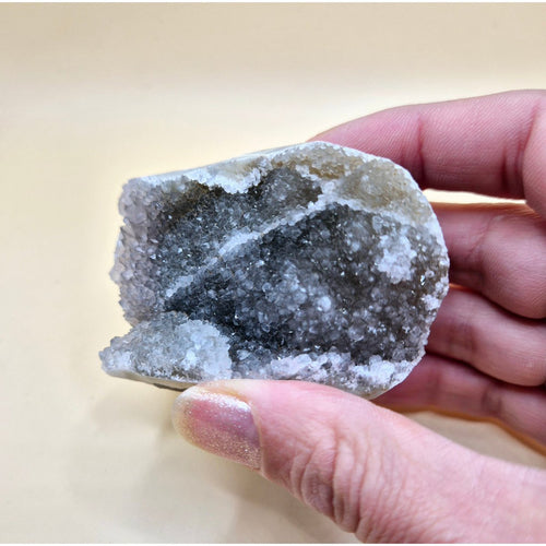 polierte Amethyst-Geode - 112 Gramm – spiritueller Blickfang mit kraftvoller Energie