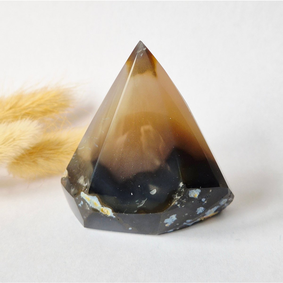 Achat-Druse in Diamantform, Stehender Edelsteinkristall (123 Gramm) - SchatzStein