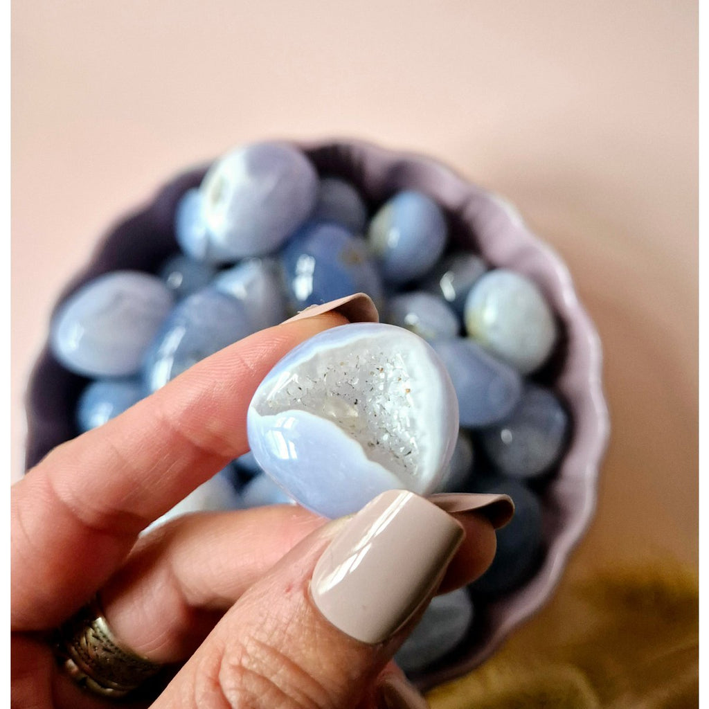Blaue Spitzen-Achat-Drusen-Handsteine (3-5 cm) - SchatzStein