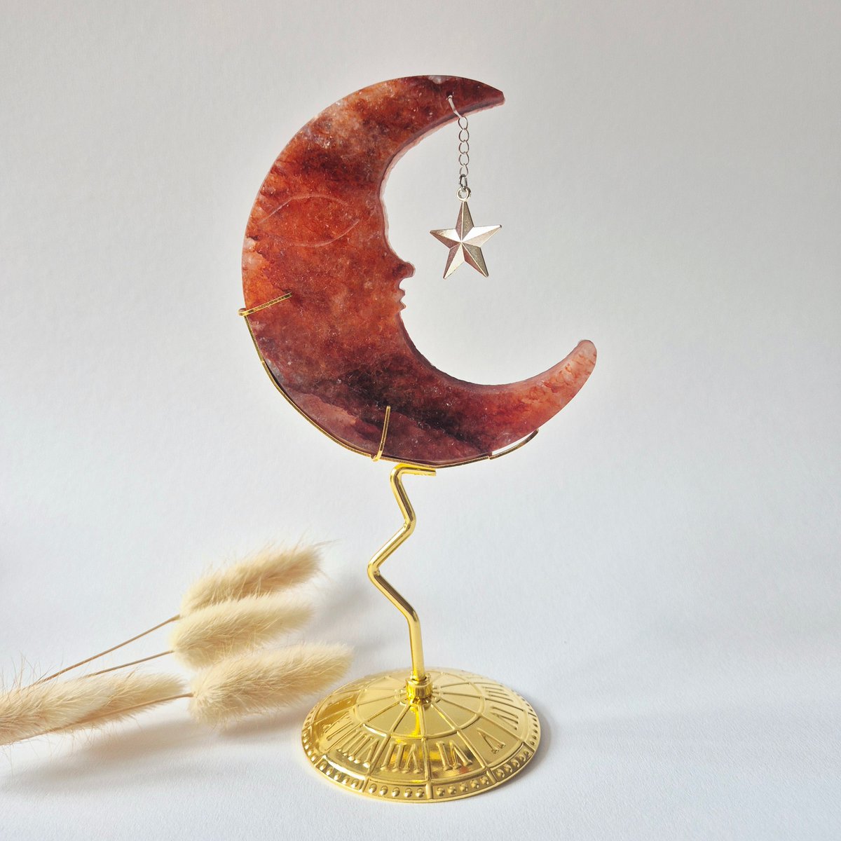 Feuerquarz-Mond auf Goldständer – 10 cm – rot